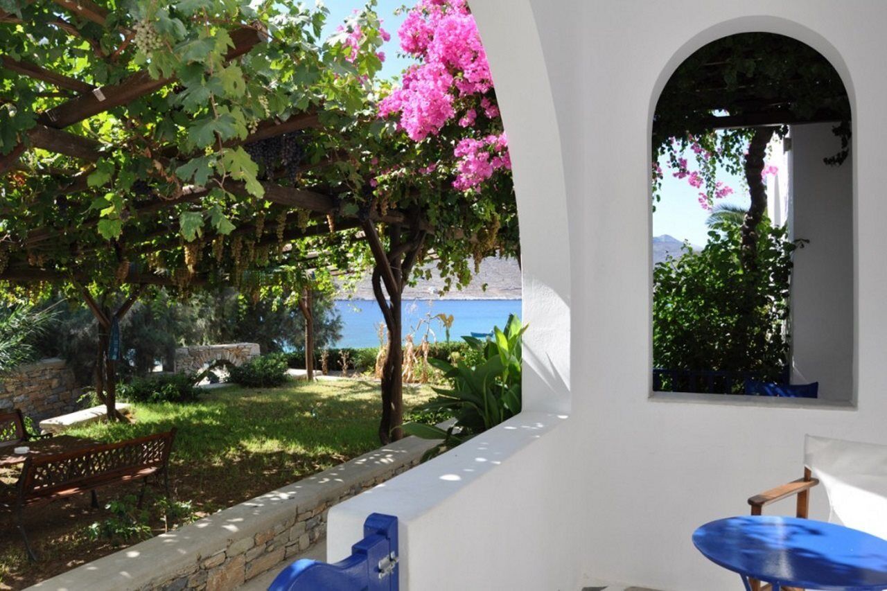 Levrossos Beach Apartments Экстерьер фото